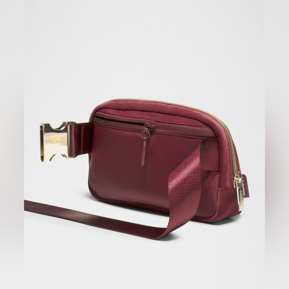 NWOT Lululemon Everywhere Belt Bag 1L Velour Burgundy - Picture 7 of 10